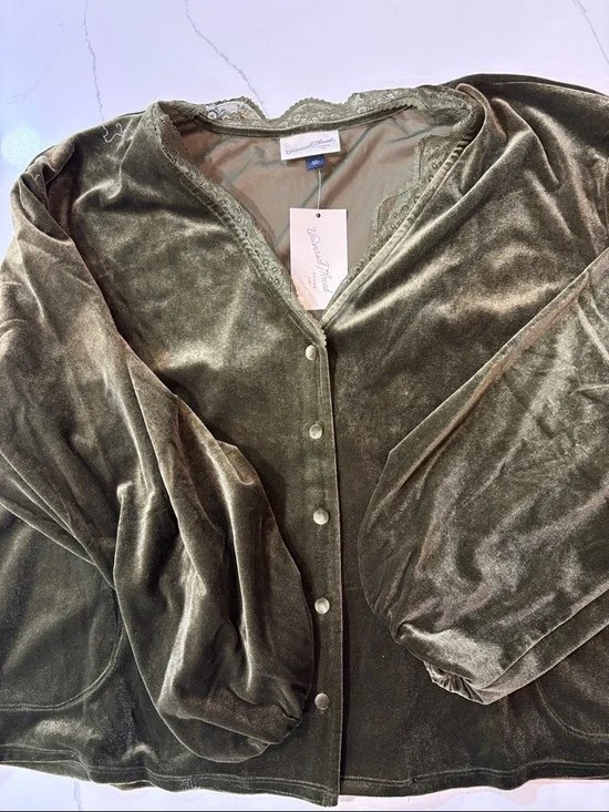 Universal Thread Olive Green Velvet Button-Down Shirt - Picture 4 of 4